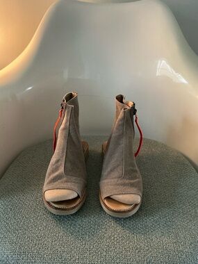 MM6 Maison Martin Margiela Taupe Canvas Open-Toe Mules with Orange Pull Tab